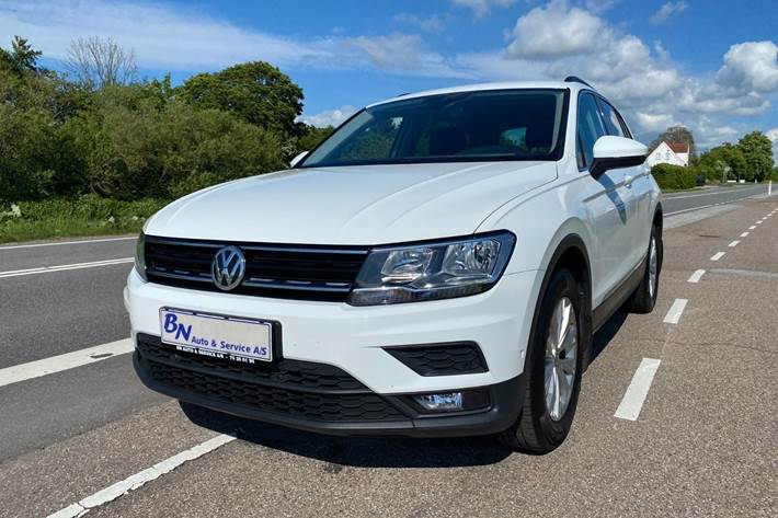 Hvid VW Tiguan fra 2018 set udefra