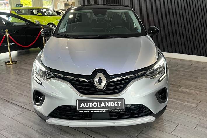 Sølv Renault Captur fra 2021