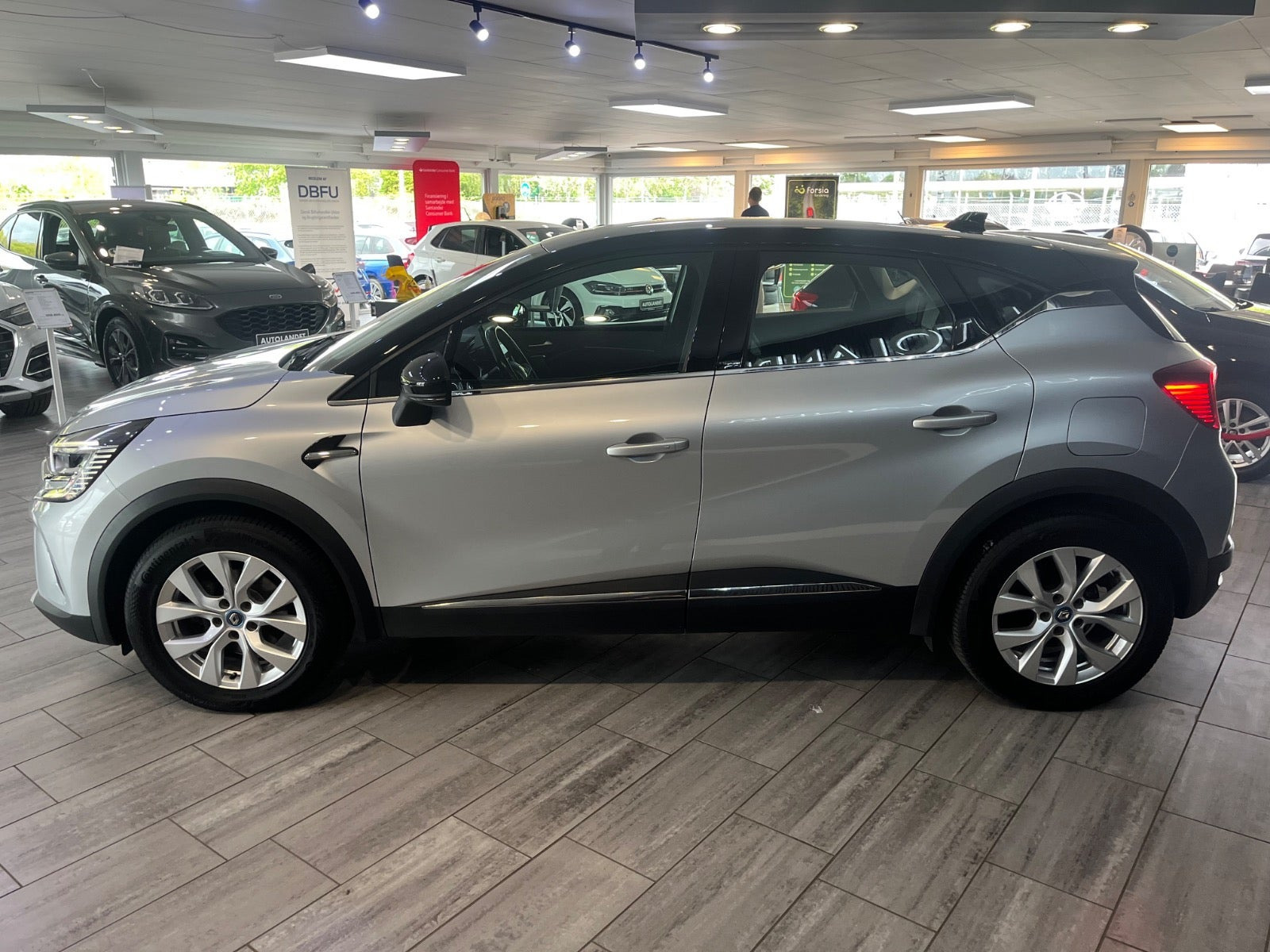 Sølv Renault Captur fra 2021