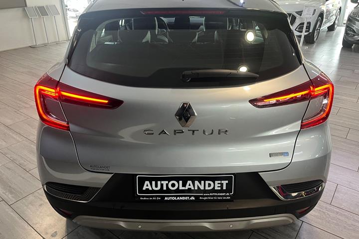 Sølv Renault Captur fra 2021