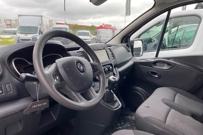 Hvid Renault Trafic T29 fra 2021