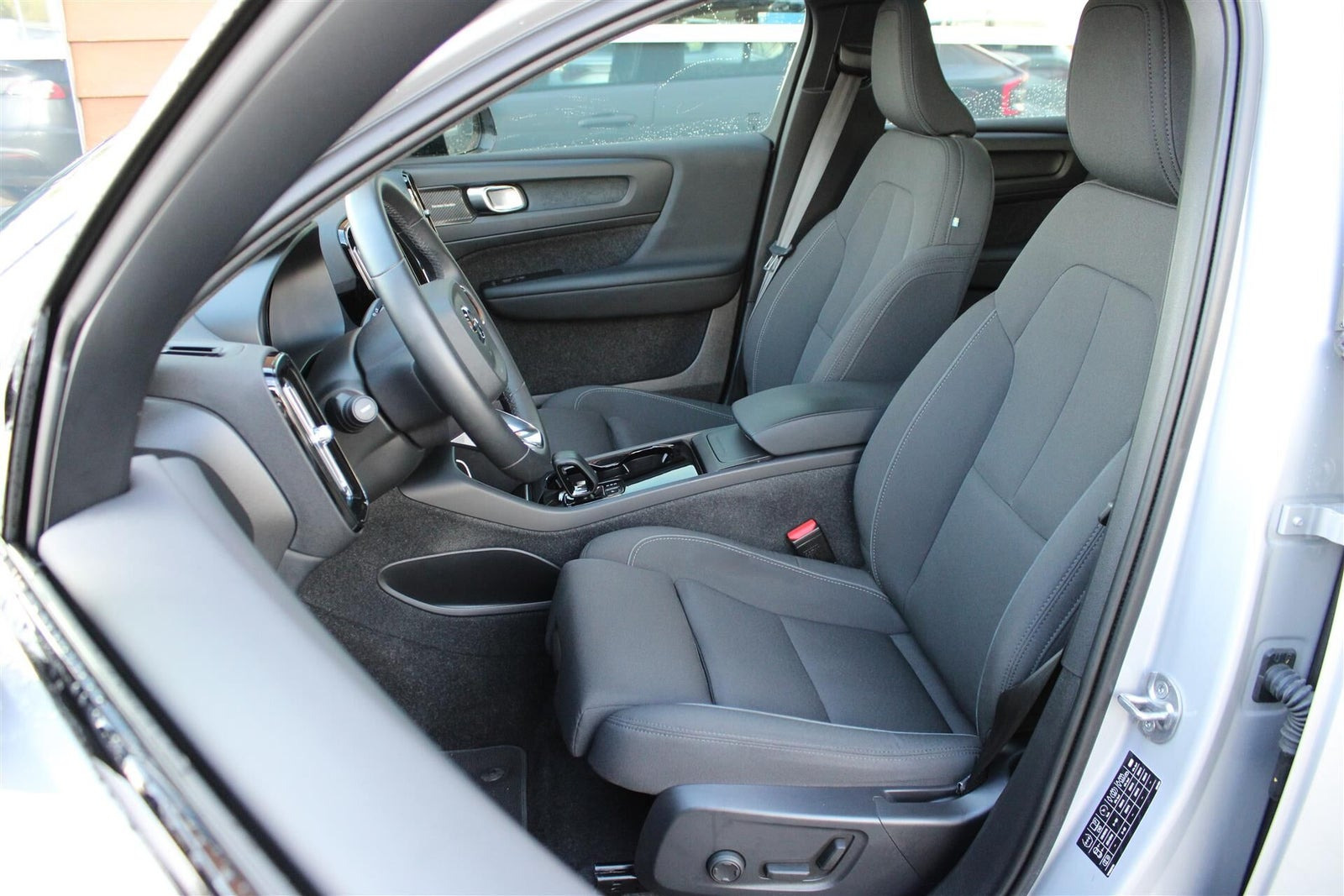 Sølv Volvo C40 fra 2023