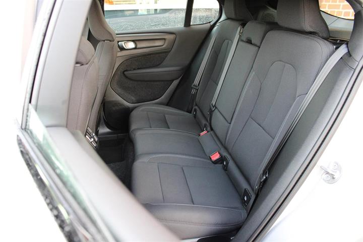 Sølv Volvo C40 fra 2023