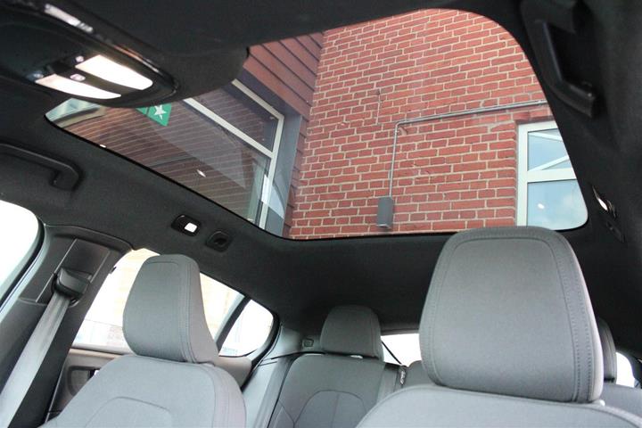 Sølv Volvo C40 fra 2023