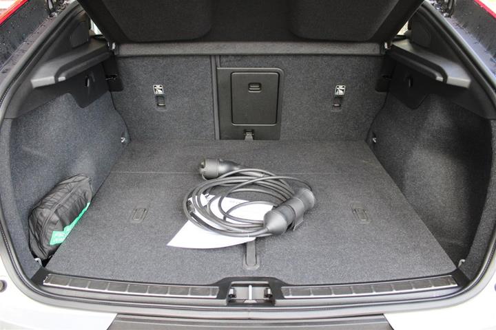 Sølv Volvo C40 fra 2023