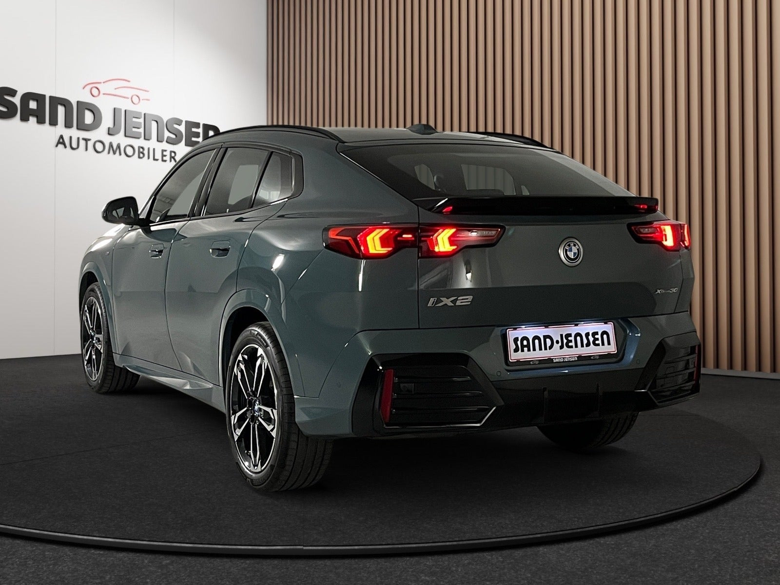 Grøn BMW iX2 fra 2025