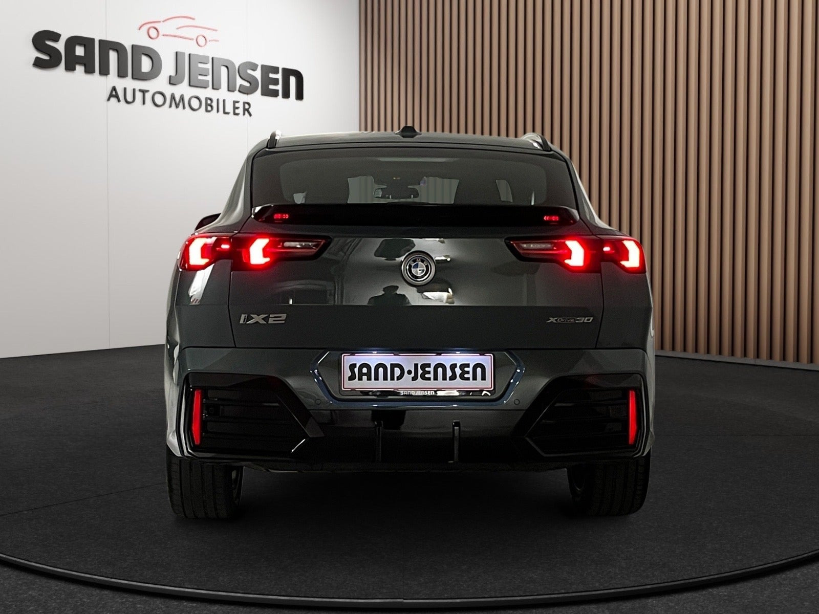 Grøn BMW iX2 fra 2025