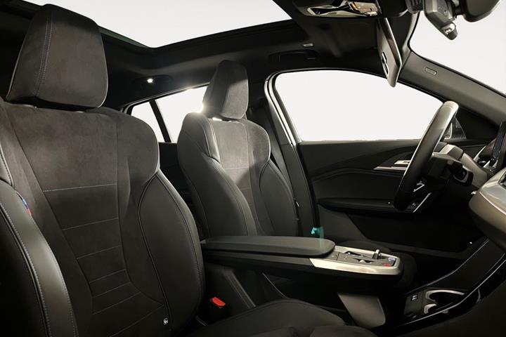 Grøn BMW iX2 fra 2025
