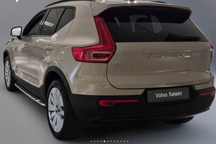 Beige Volvo EX40 fra 2025