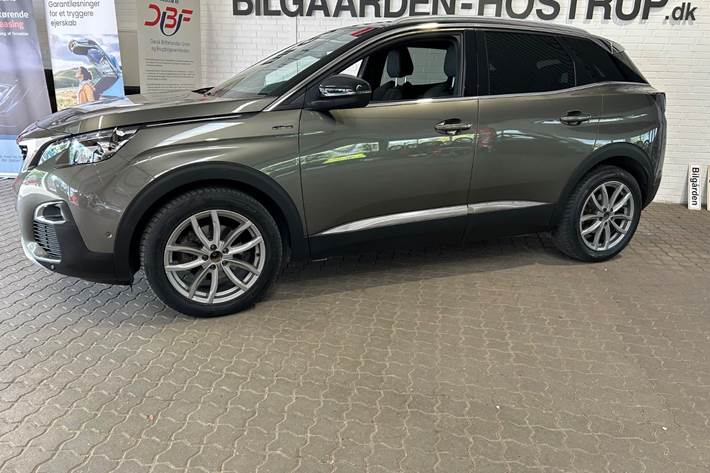 Grøn Peugeot 3008 fra 2018