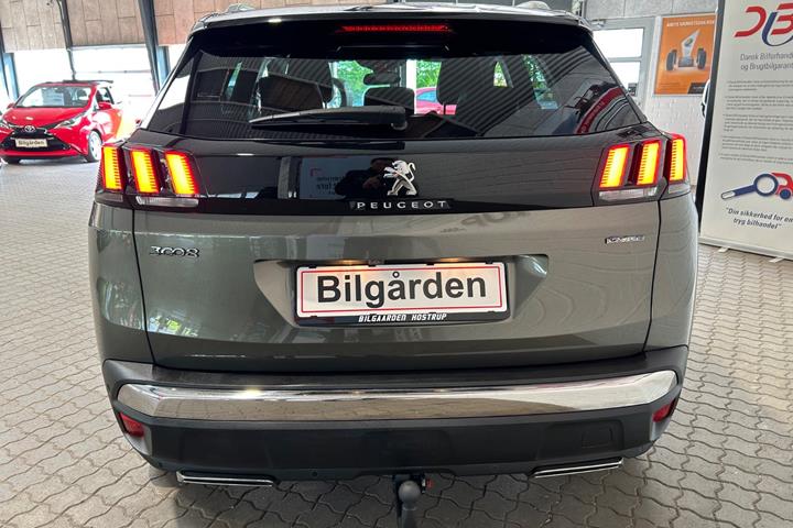 Grøn Peugeot 3008 fra 2018