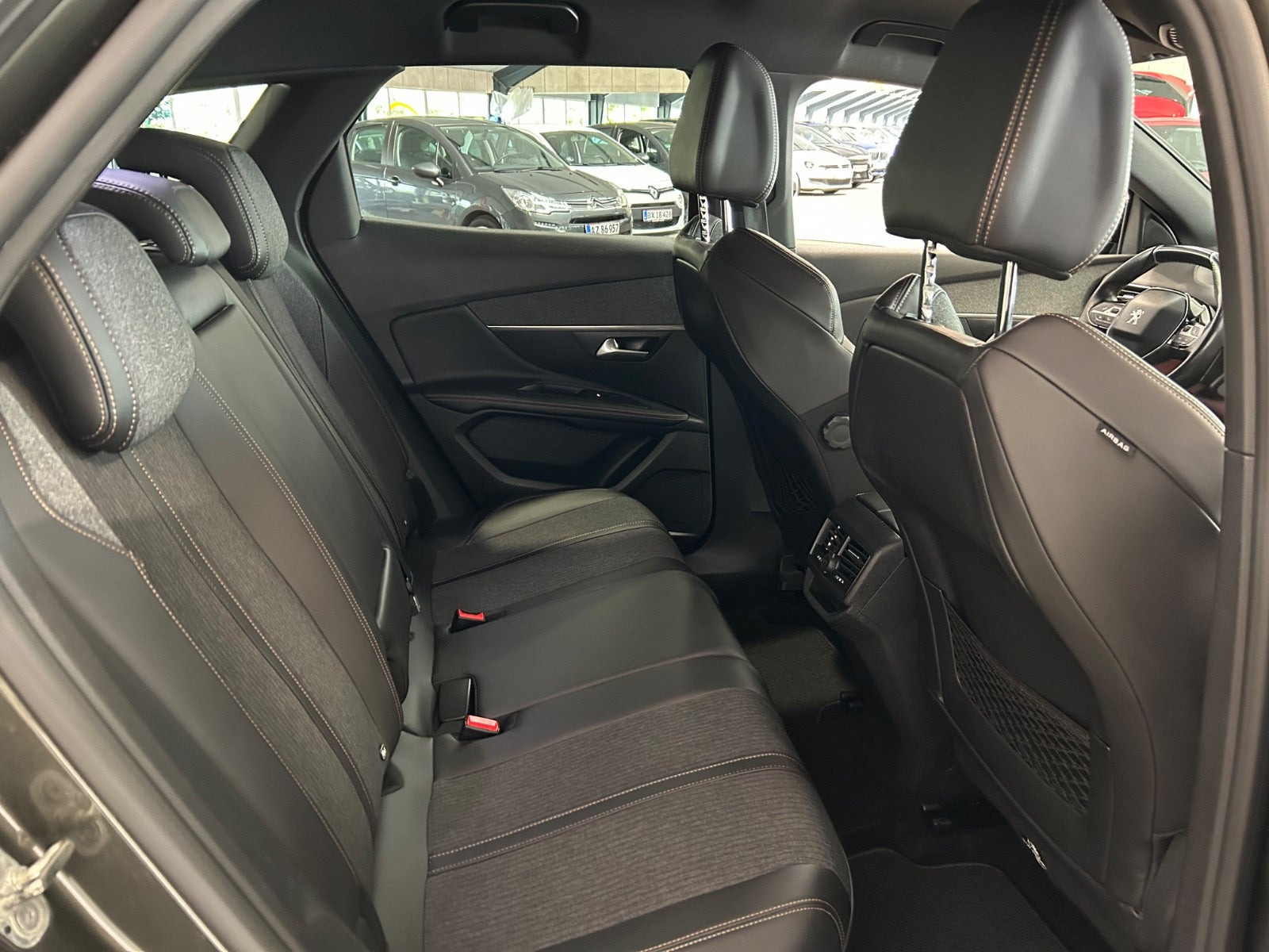 Grøn Peugeot 3008 fra 2018