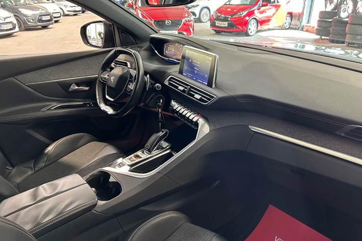 Grøn Peugeot 3008 fra 2018