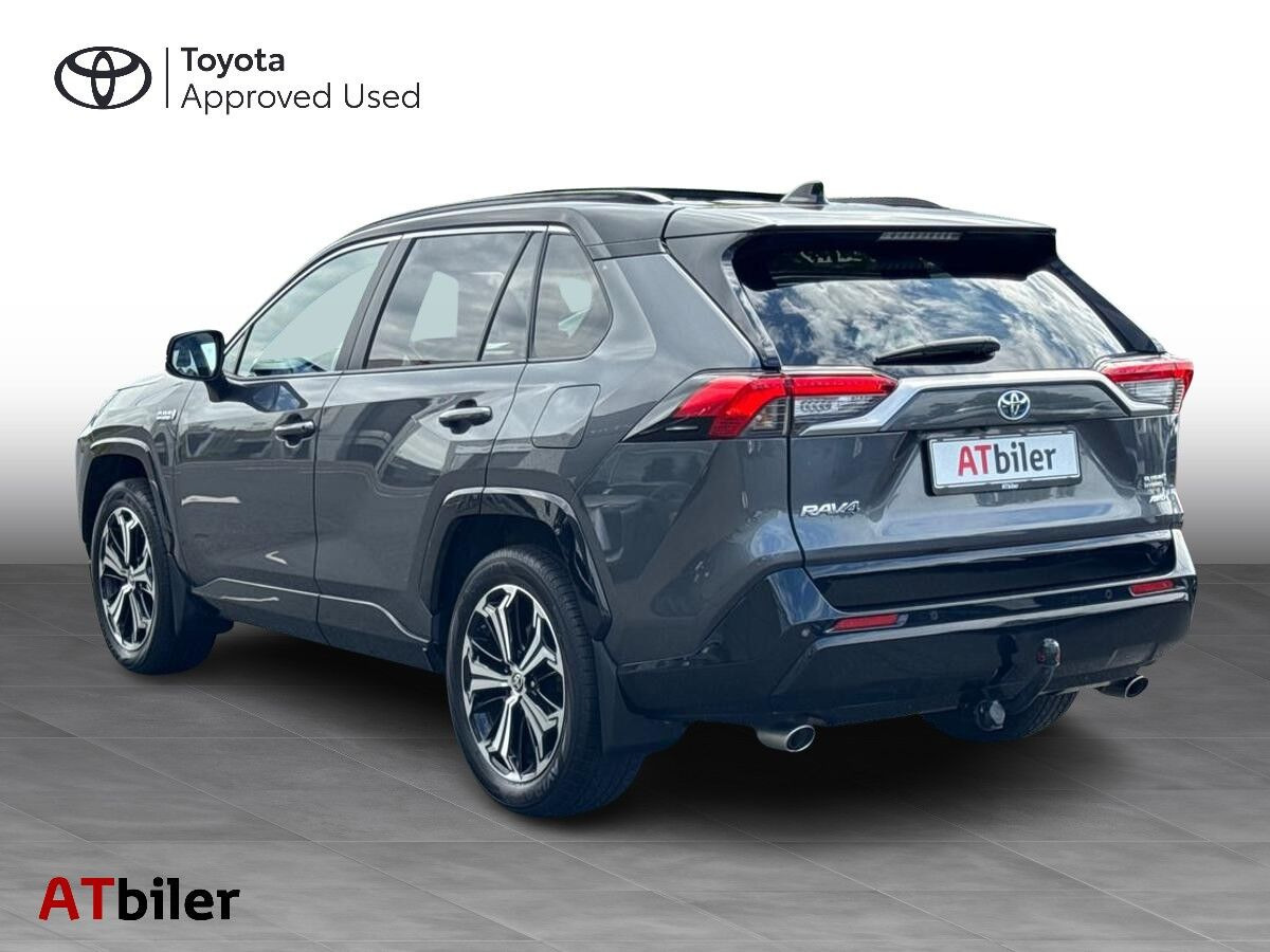 Sort Toyota RAV4 Plug-in fra 2021