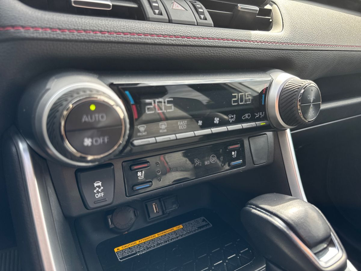 Sort Toyota RAV4 Plug-in fra 2021