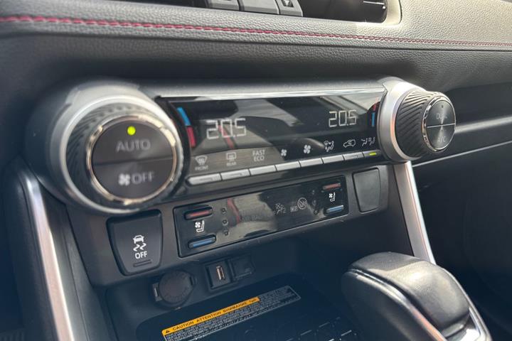 Sort Toyota RAV4 Plug-in fra 2021