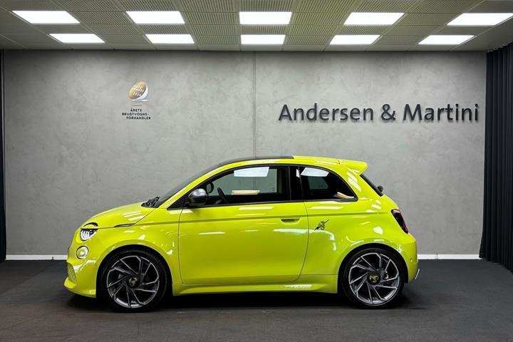 Grøn Abarth 500e fra 2023