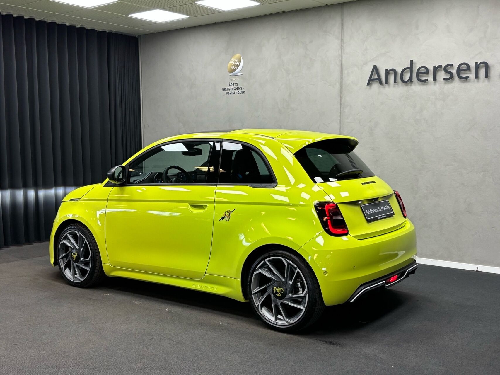 Grøn Abarth 500e fra 2023