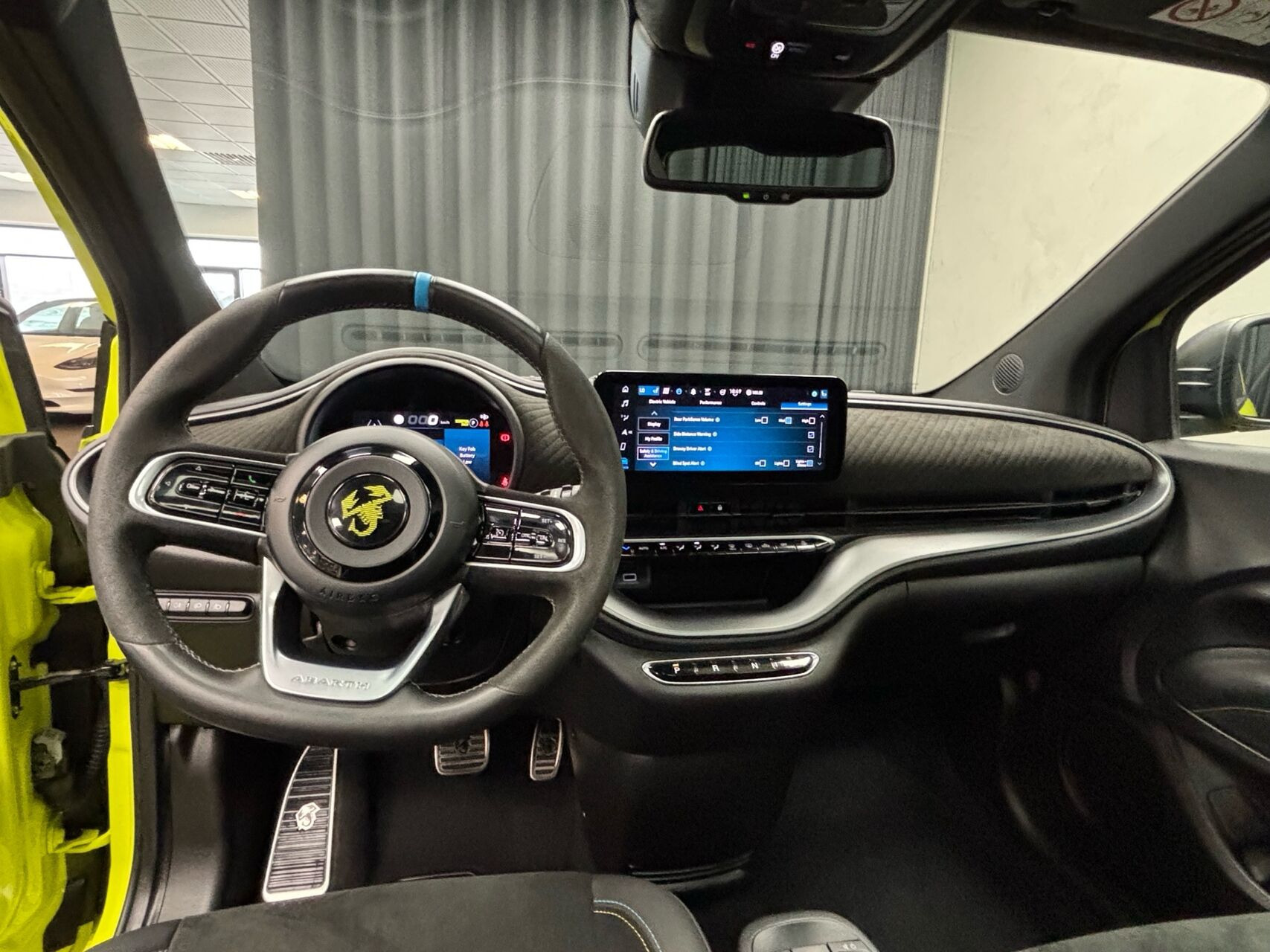 Grøn Abarth 500e fra 2023