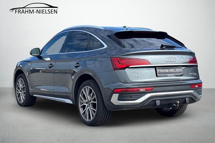 Grå Audi Q5 fra 2021