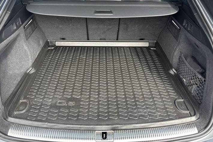 Grå Audi Q5 fra 2021