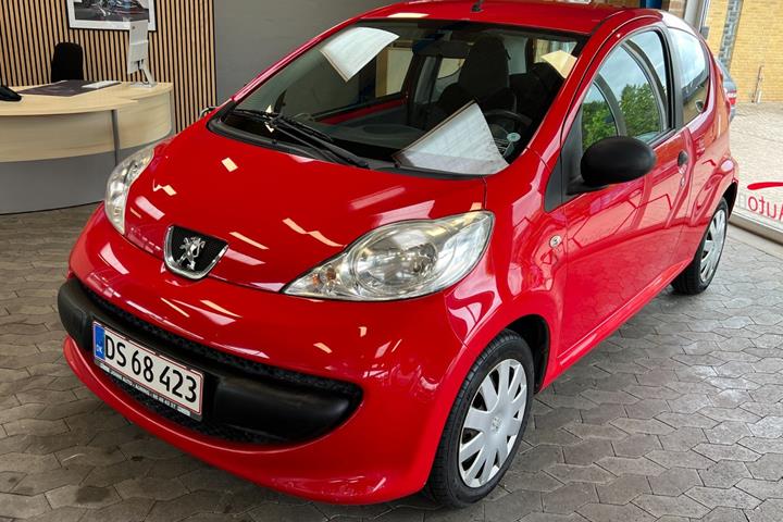 Rød Peugeot 107 fra 2008