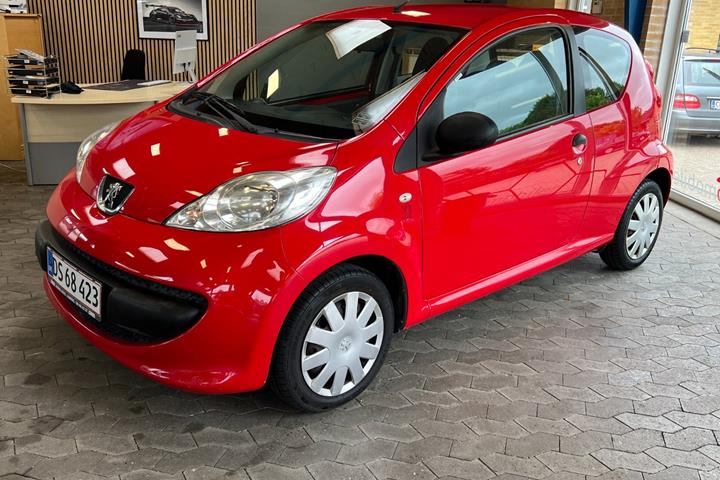 Rød Peugeot 107 fra 2008