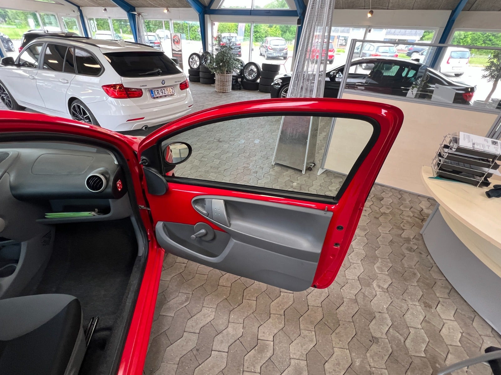 Rød Peugeot 107 fra 2008