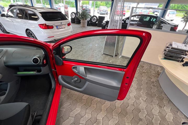 Rød Peugeot 107 fra 2008