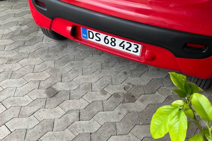 Rød Peugeot 107 fra 2008