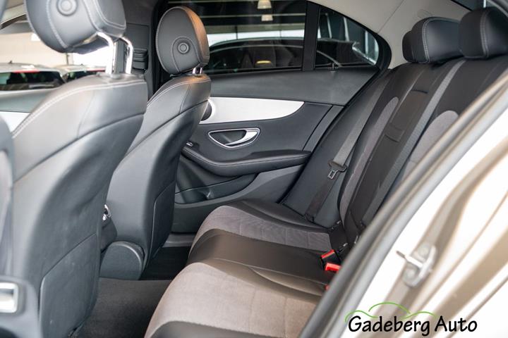 Orange Mercedes C220 d fra 2018