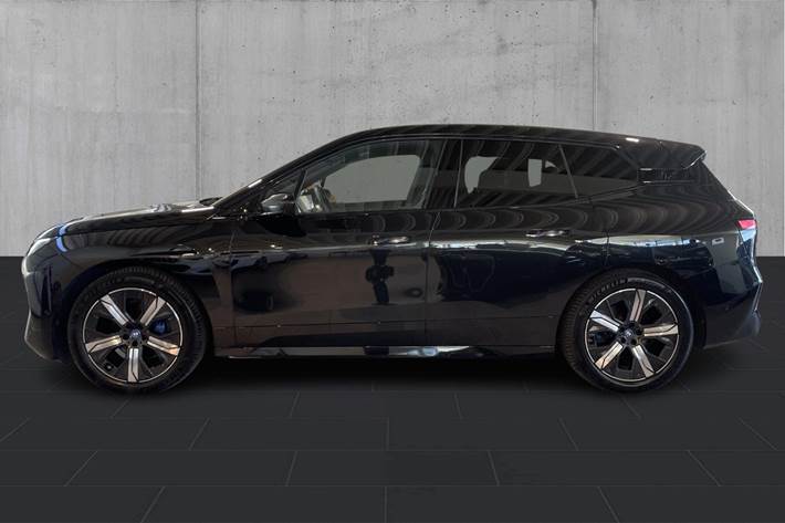 Sort BMW iX fra 2024