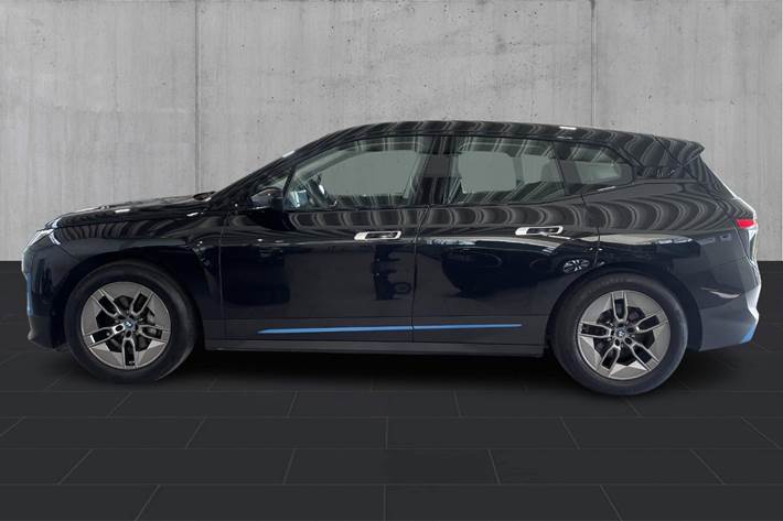 Sort BMW iX fra 2023