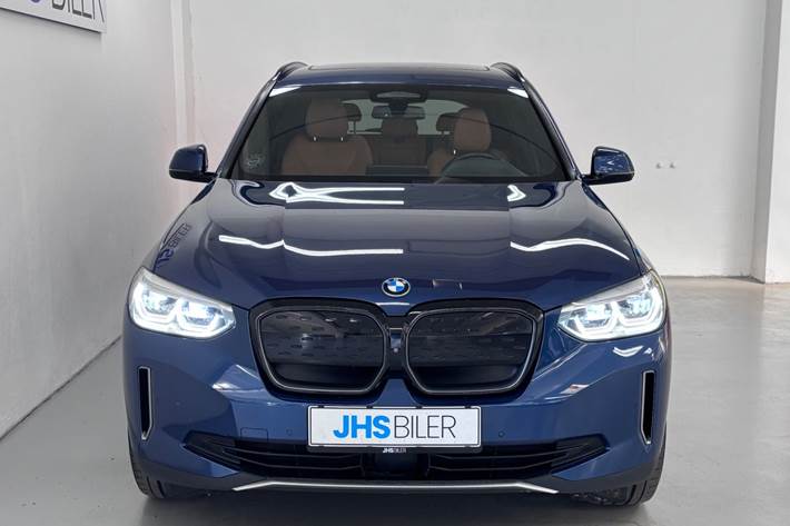 Blå BMW iX3 fra 2021