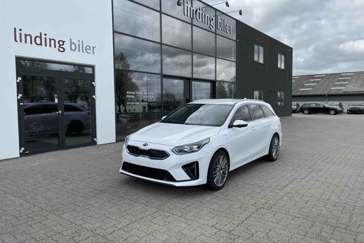 Hvid Kia Ceed fra 2020 set udefra