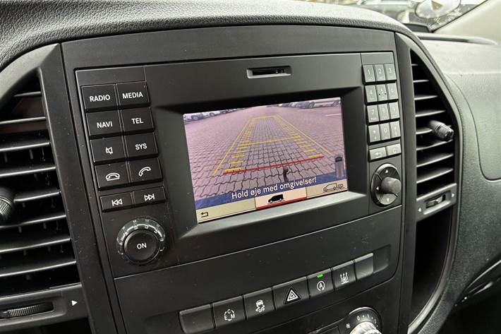 Blå Mercedes Vito 119 fra 2018