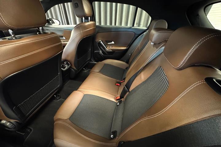 Sort Mercedes A180 d fra 2018