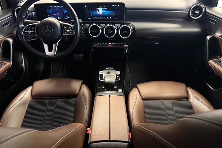 Sort Mercedes A180 d fra 2018