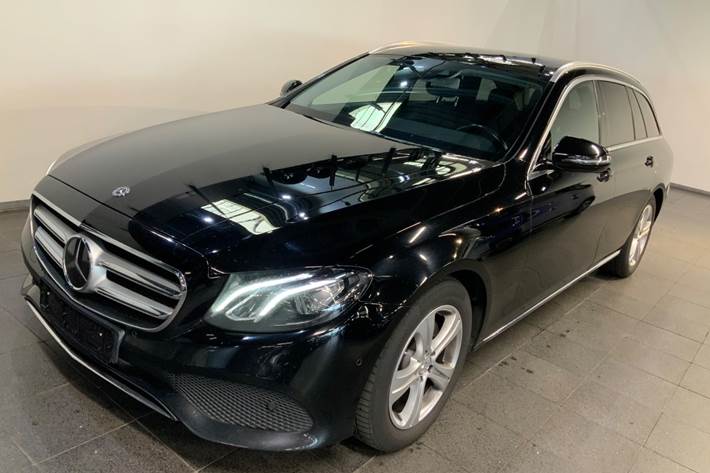 Sort Mercedes E220 d fra 2018