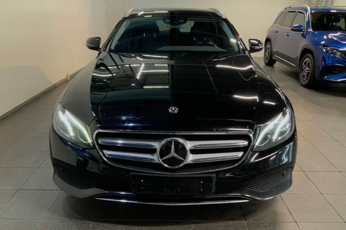 Sort Mercedes E220 d fra 2018