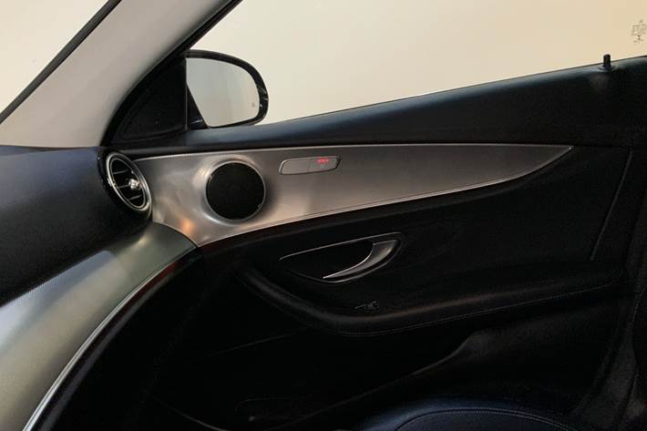 Sort Mercedes E220 d fra 2018