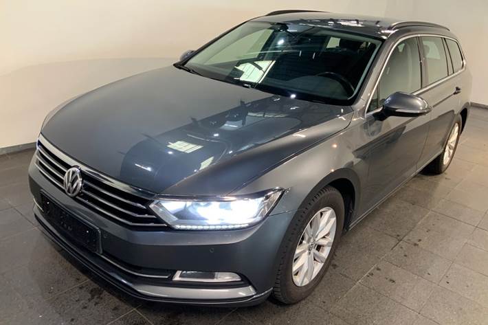 Grå VW Passat fra 2017