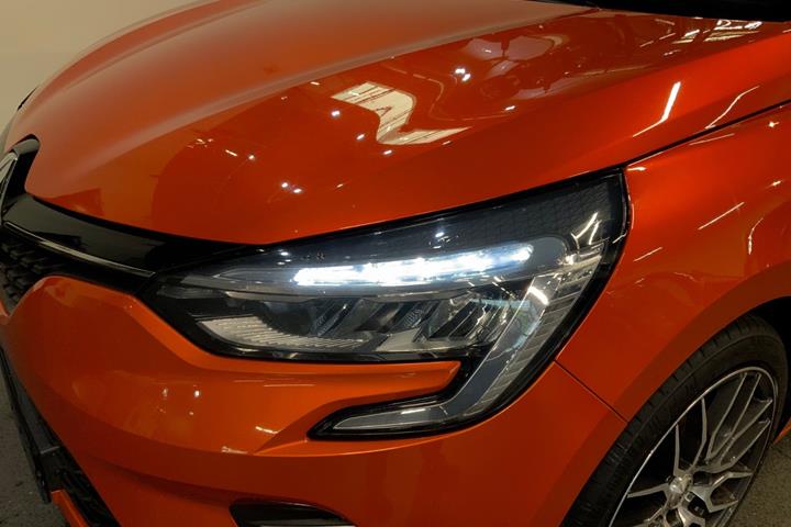 Orange Renault Clio V fra 2020