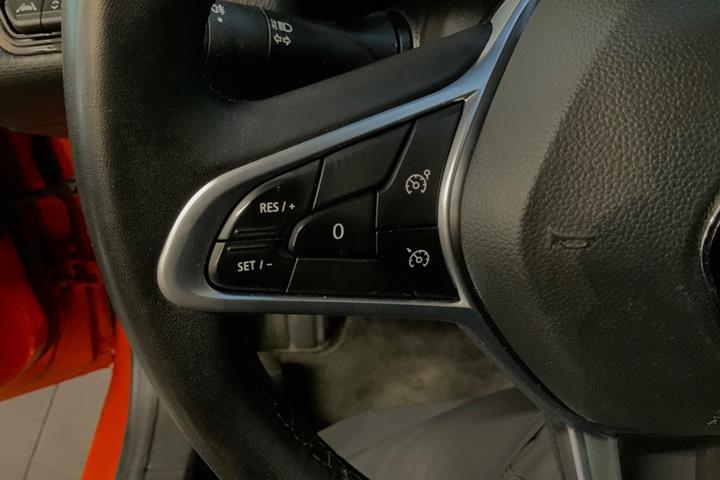 Orange Renault Clio V fra 2020