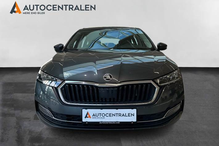 Grå Skoda Octavia fra 2021