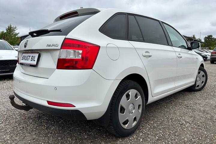 Hvid Skoda Rapid fra 2014