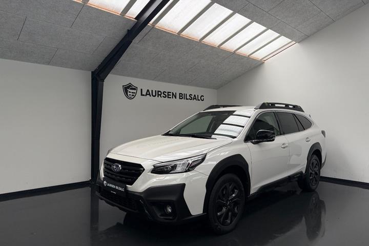 Hvid Subaru Outback fra 2023