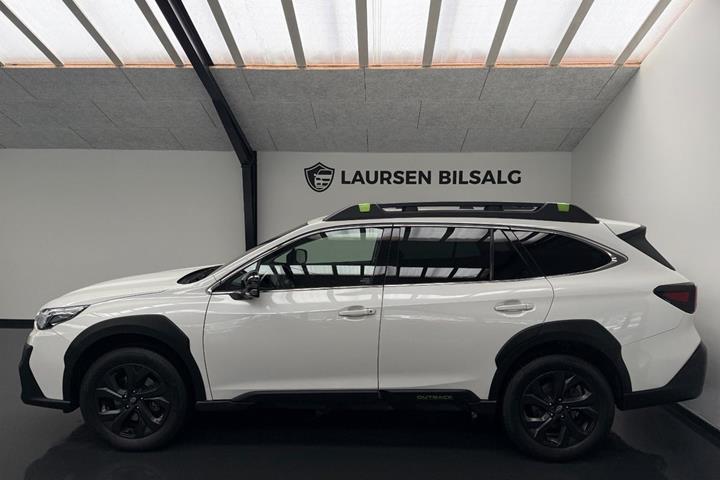 Hvid Subaru Outback fra 2023