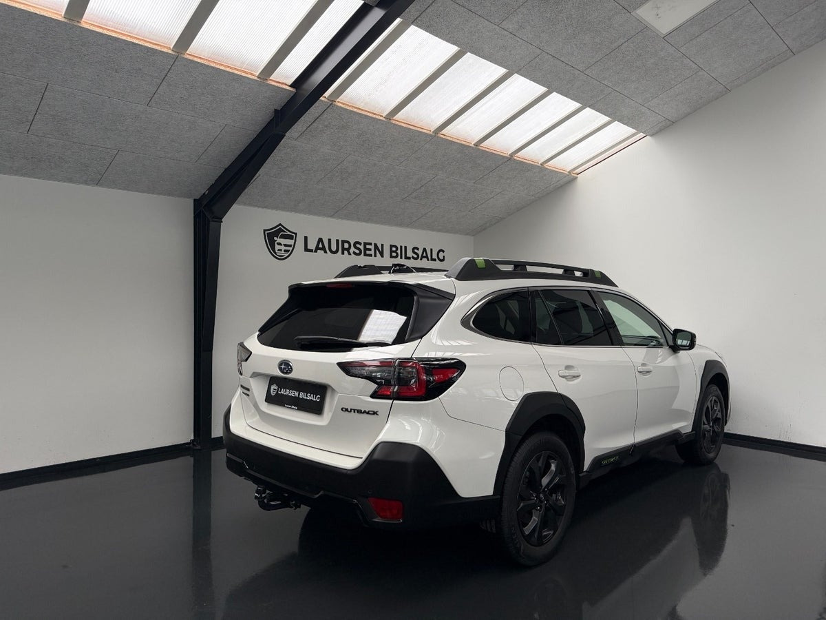 Hvid Subaru Outback fra 2023