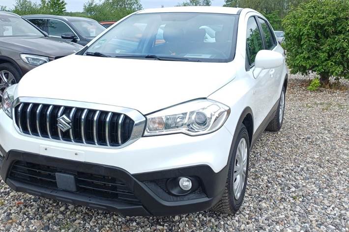 undefined Suzuki S-Cross fra 2017 set udefra